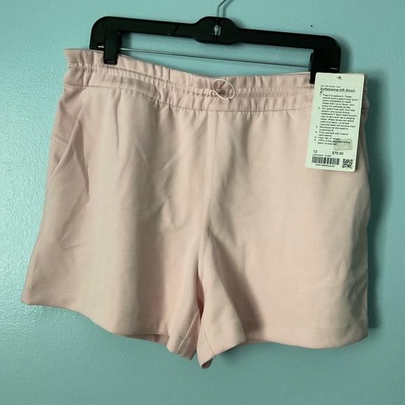 NWT Lululemon Softstreme short 4” - Picture 1 of 5